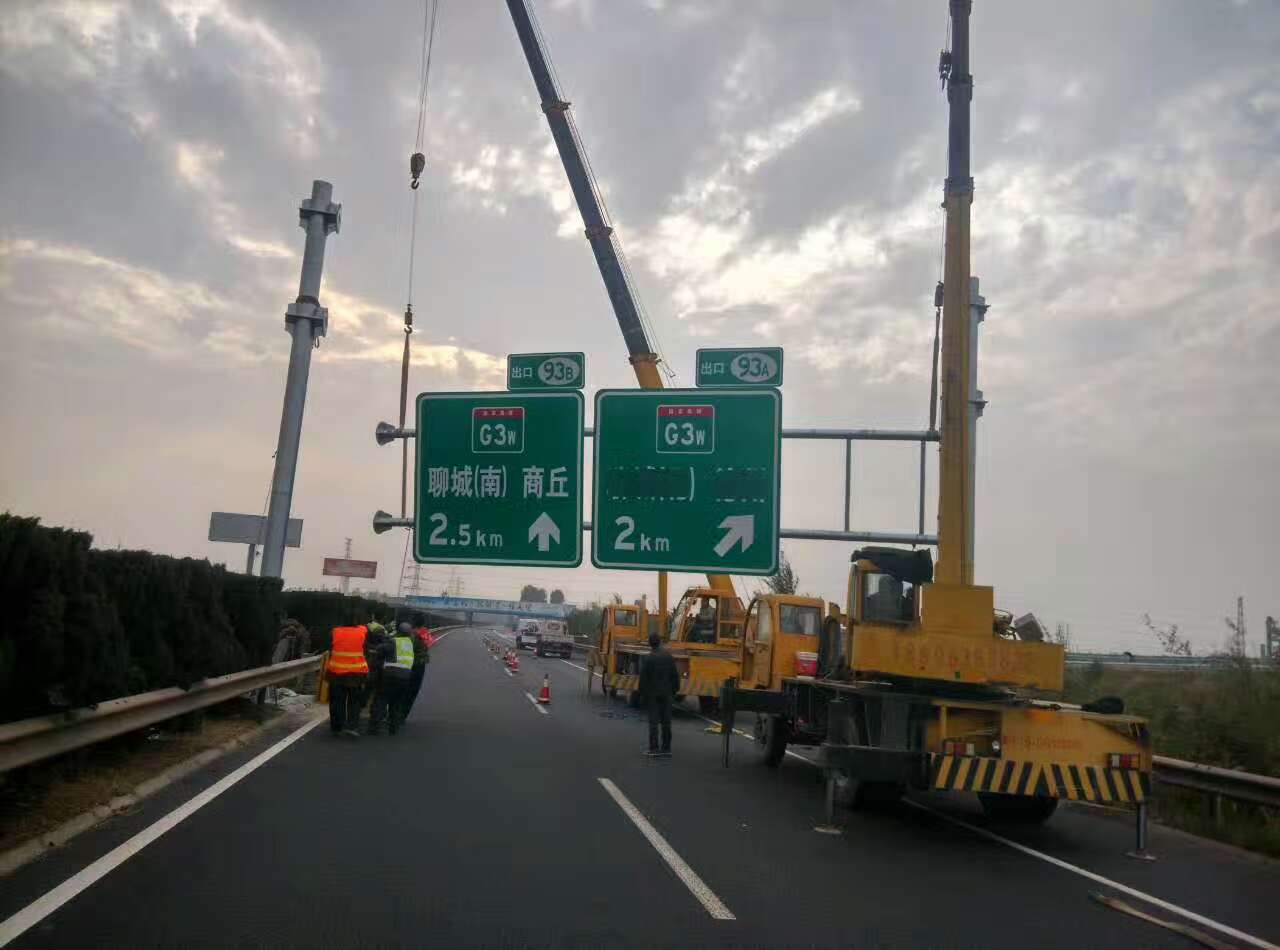 克拉玛依克拉玛依高速公路标志牌施工案例